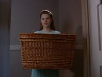 Кадр Существо в корзине 2