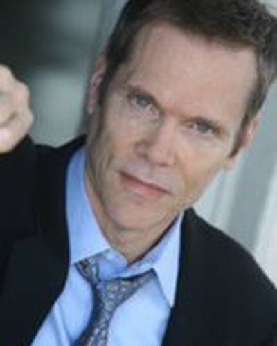 Стивен Квадрос фото