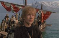 Кадр И на камнях растут деревья