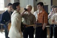 Кадр Стать Джоном Ленноном