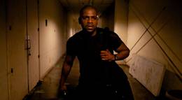 Кадр из фильма "Липучка" - 1