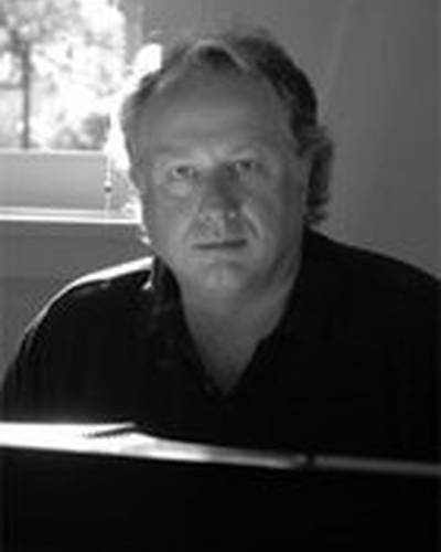 Джоэл МакНили фото