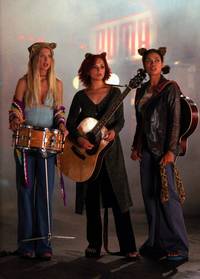 Кадр Джози и кошечки