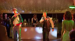 Кадр из фильма "Даю год" - 2