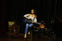 Кадр Подруга наполовину