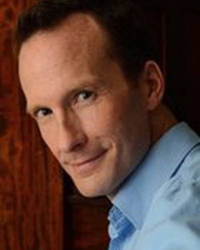 Йен Лайонс фото