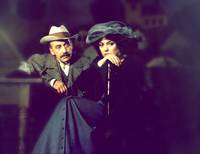 Кадр Божественная Эмма