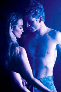 Кадр Клэр, которая упала с луны