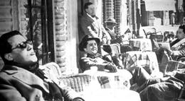 Кадр из фильма "Маменькины сынки" - 2