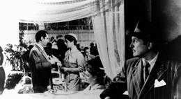 Кадр из фильма "Он" - 1