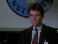 Кадр Коломбо идет на гильотину