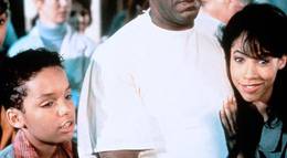 Кадр из фильма "Папа-призрак" - 2