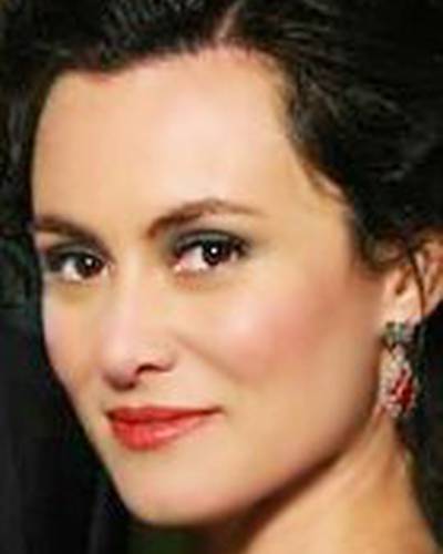 Идил Унер фото