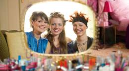 Кадр из фильма "Крутые девчонки 2" - 1