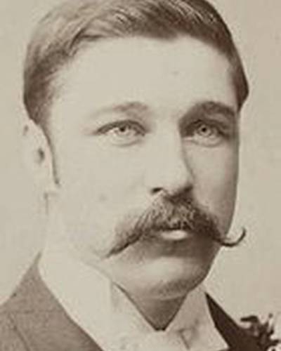 Фергус Хьюм фото