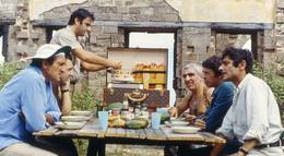 Кадр из фильма "Приключения есть приключения" - 1