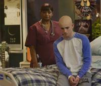 Кадр Красные браслеты 