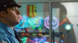 Кадр из фильма "Типа крутой охранник" - 2