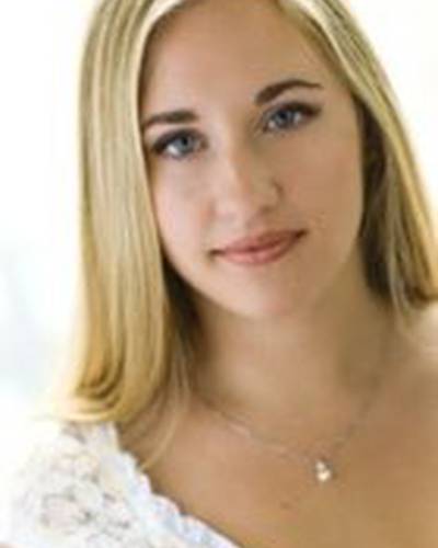 Эмили Бриджес фото