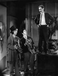 Кадр Лошадиные перья