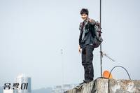 Кадр Ён Паль: Подпольный доктор