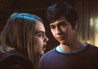 Кадр Бумажные города