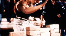 Кадр из фильма "Кровавый спорт" - 2