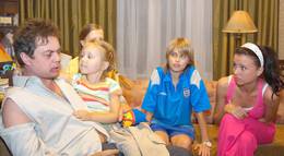 Кадр из фильма "Папины дочки" - 1