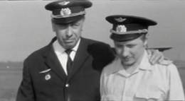 Кадр из фильма "Разрешите взлет!" - 1