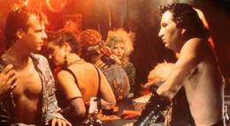 Кадр из фильма "Кошмар на улице Вязов 2: Месть Фредди" - 1