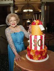 Празднование 90-летия Бетти Уайт: Дань уважения «золотой девушке» Америки