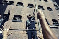 Кадр Жизнь меняет тебя