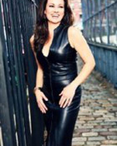 Leila Sbitani фото