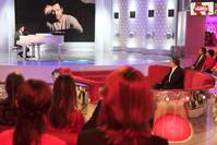 Кадр Она его обожает