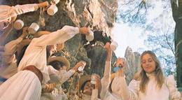 Кадр из фильма "Пикник у Висячей скалы" - 2