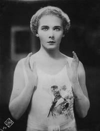 Кадр Женщина на Луне