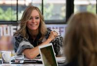 Кадр Девушка без комплексов