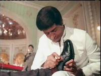 Кадр Амар,  Акбар, Антони