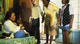 Кадр из фильма "Кафе «Багдад»" - 2