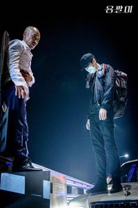 Кадр Ён Паль: Подпольный доктор