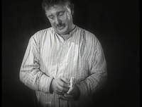 Кадр Девушка с коробкой