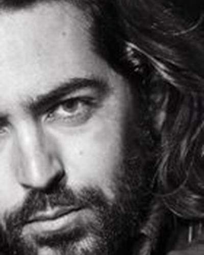 Ian Velloza фото