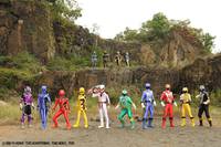 Кадр Gekijô ban Enjin sentai gôonjâ VS Gekirenjâ