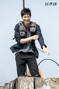 Кадр Ён Паль: Подпольный доктор