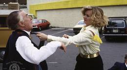 Кадр из фильма "Дом там, где Харт" - 2