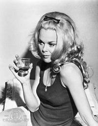 Кадр Черная мама, белая мама