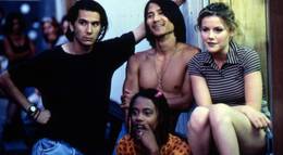 Кадр из фильма "Нигде" - 2