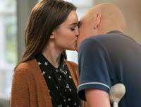 Кадр Красные браслеты 