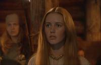 Кадр И на камнях растут деревья