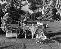 Кадр Добрые сердца и короны